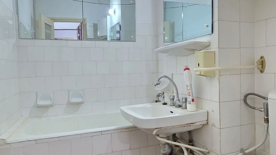 Apartament cu 3 camere, etaj 2, VASLUI - zona ULTRACENTRALĂ; - Poză 11