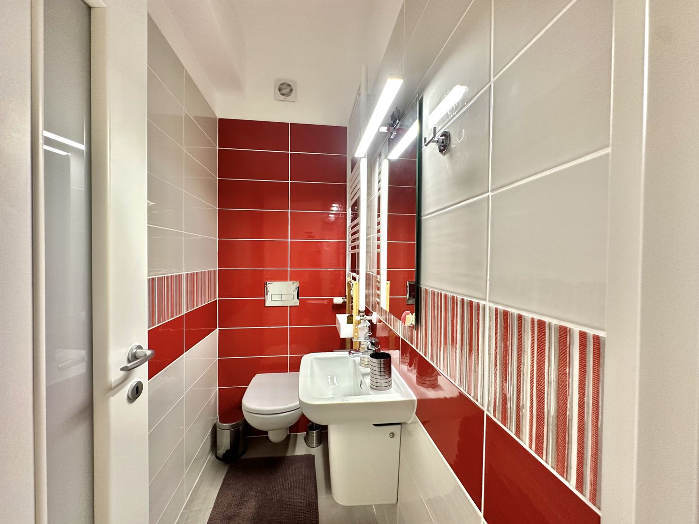 Penthouse modern de inchiririere cu 3 camere, terasă 80 mp zona Coresi - Poză 11