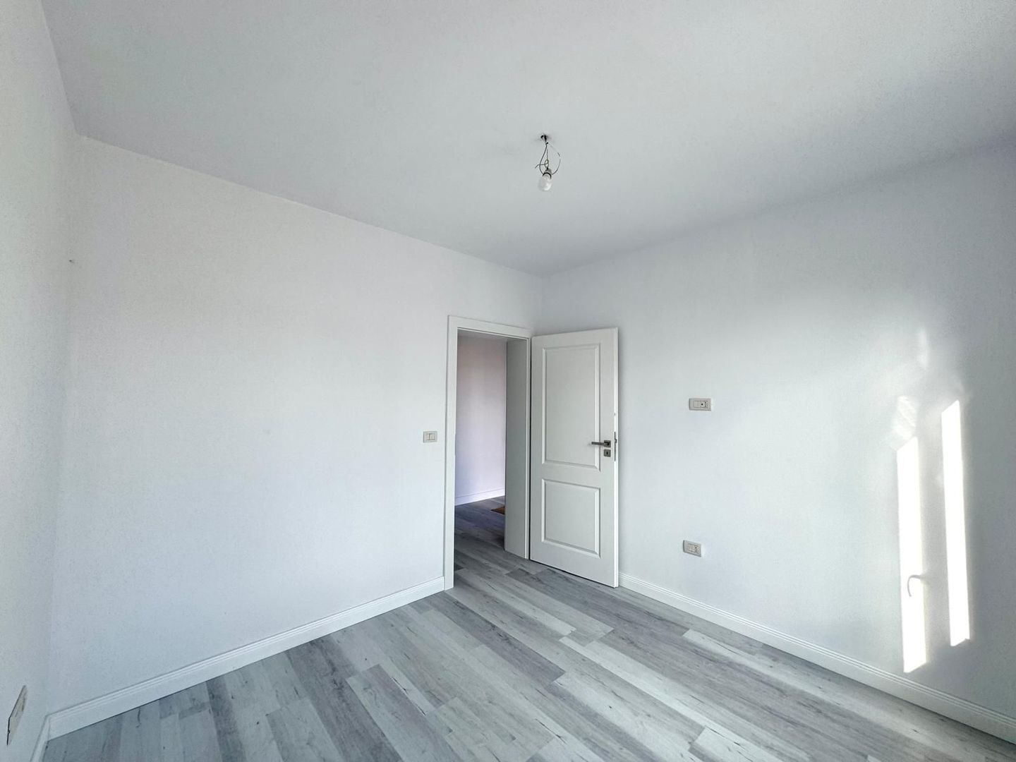 Duplex 4 camere -140.000€ pozitie excelenta |Săcălaz| - Poză 6