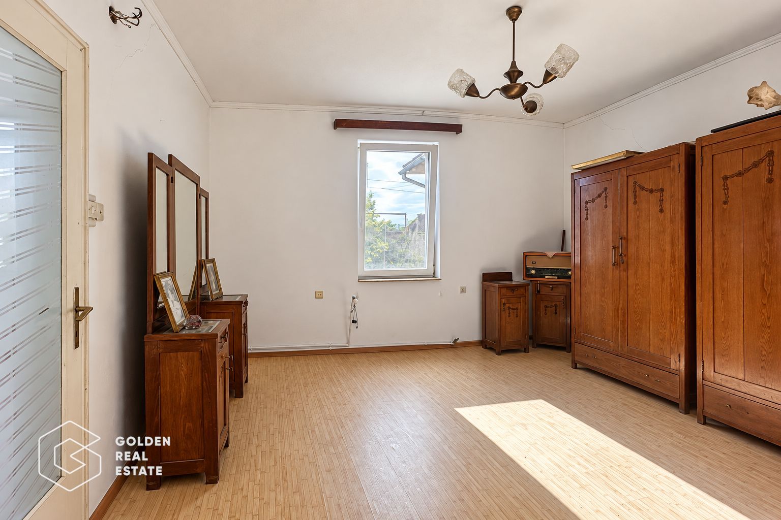 Casa solida cu teren intravilan de 1.555 mp, Sebis, jud. Arad - Poză 2
