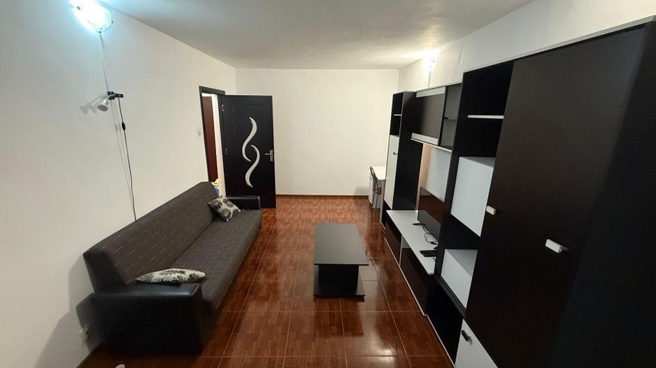 Apartament 2 camere de închiriat Apărătorii Patriei Centrală proprie - Poză 1