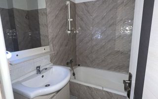 Inchiriere Apartament cu 3 camere Ozana, centrala proprie, demisol - Poză 8