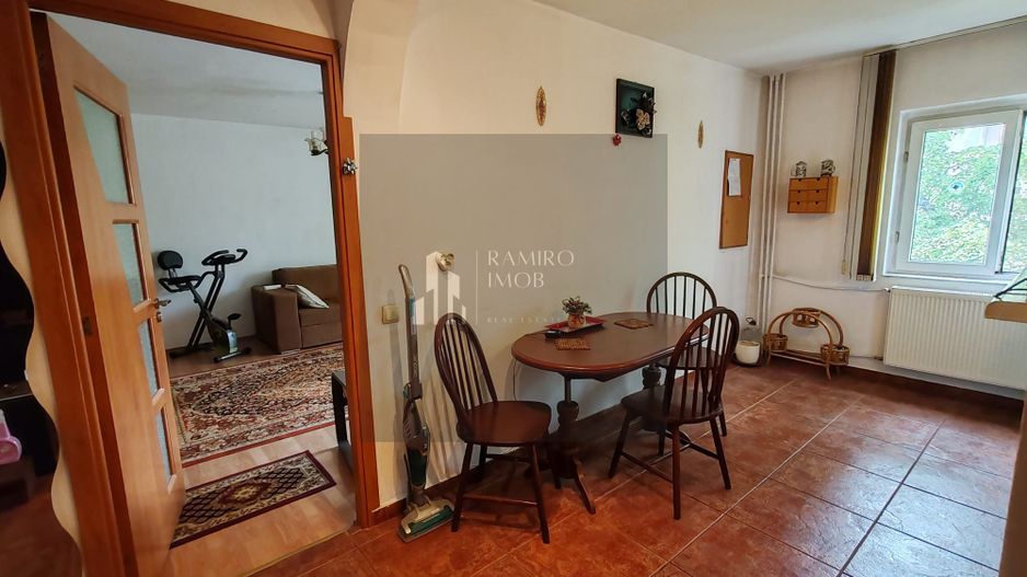 Apartament 2 camere, str Vicina, decomandat, 61 mp - Poză 2