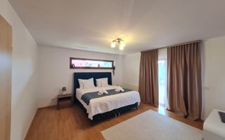 Vila spațioasă și recent renovată în Ghiroda! - Poză 75