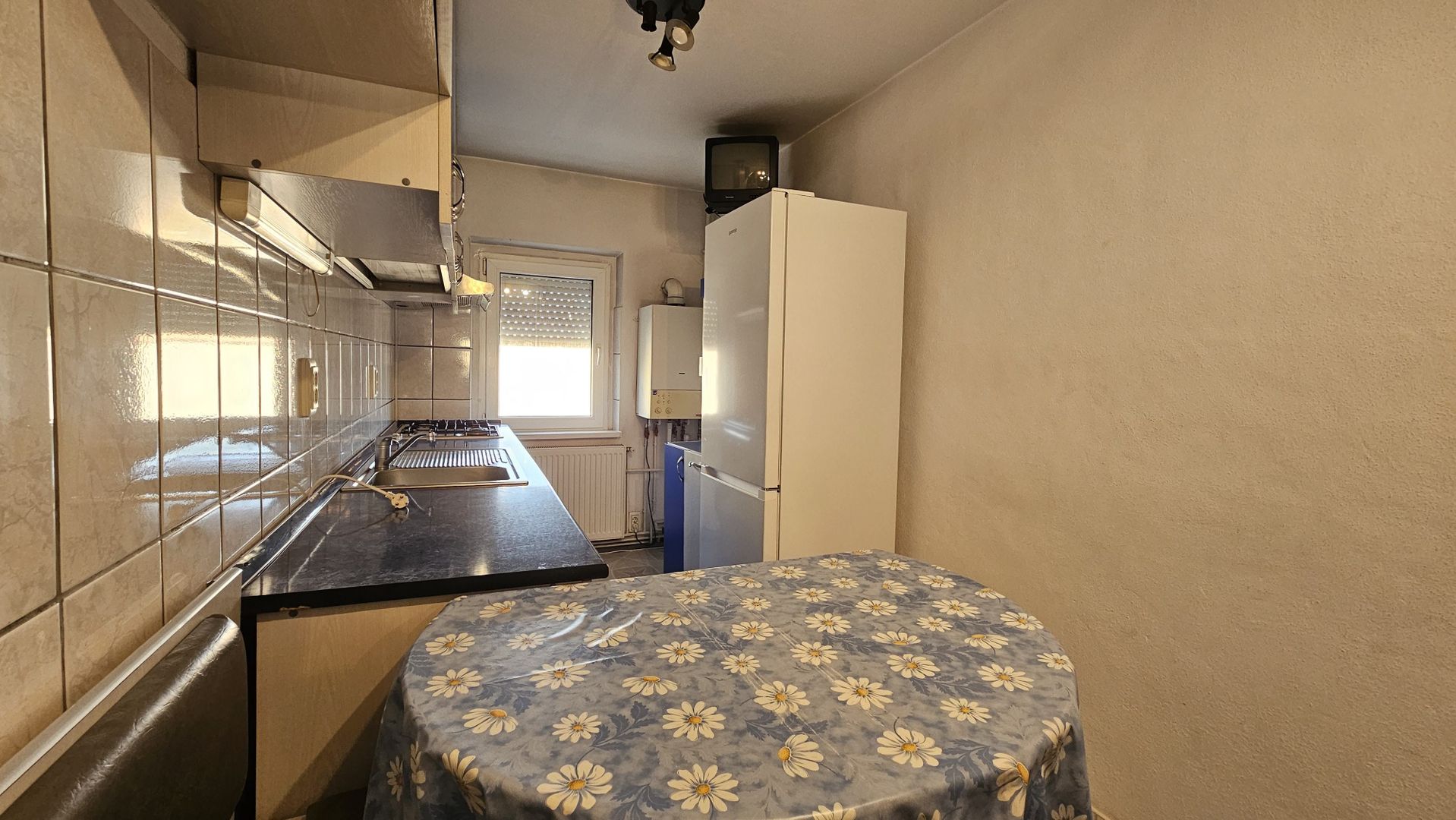 Grivitei ,zona Colinei apartament mobilat si utilat complet - Poză 5
