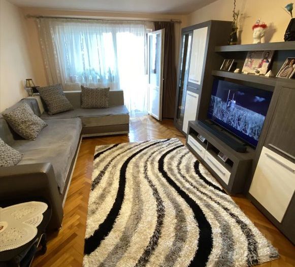 Apartament 3 camere, 70 mp, 2 bai, et.3, boxa, Cetate,  Mercur - Poză 1
