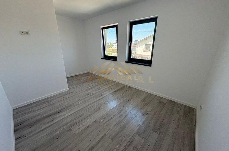 Vila la intrare in comuna Berceni - Poză 10