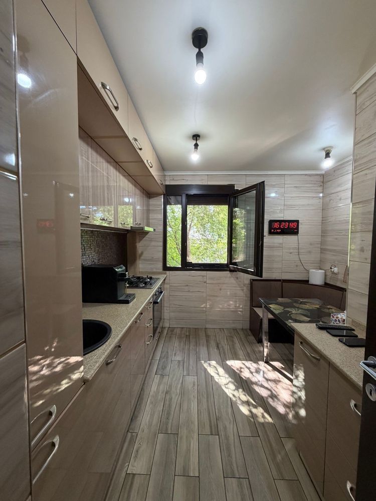 4 camere, 82 mp, parter, parcare, boxă, renovat, metrou la 400 m - Poză 6