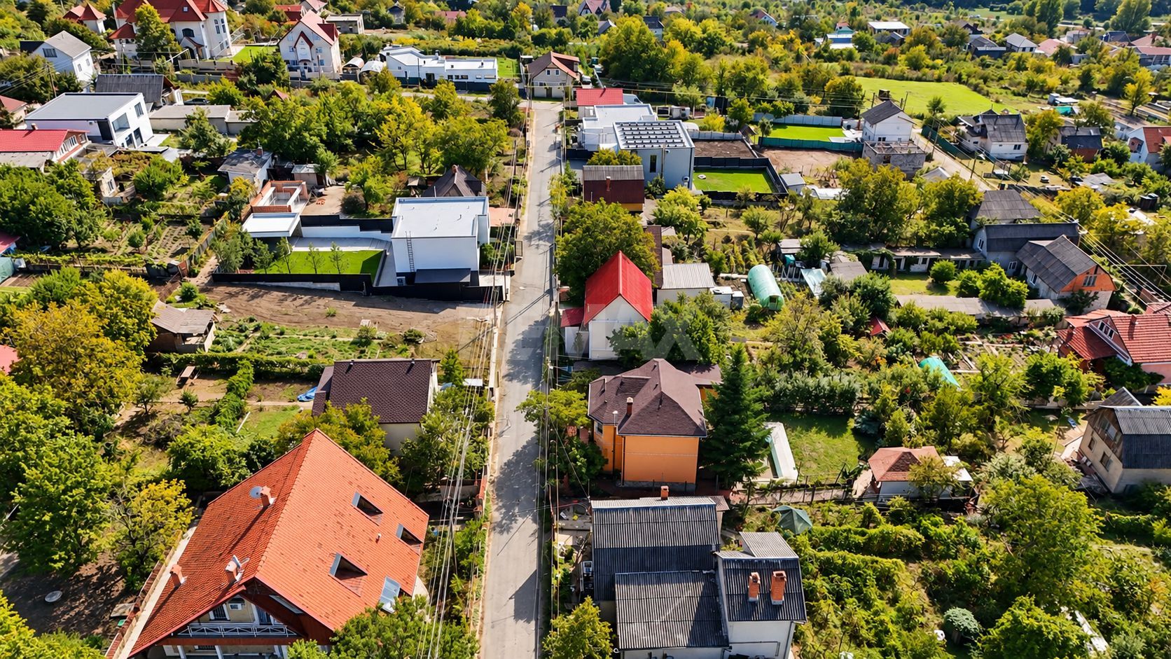 CASĂ CU PISCINĂ, SAUNĂ ȘI VEDERE PANORAMICĂ – TOHATIN - Poză 41
