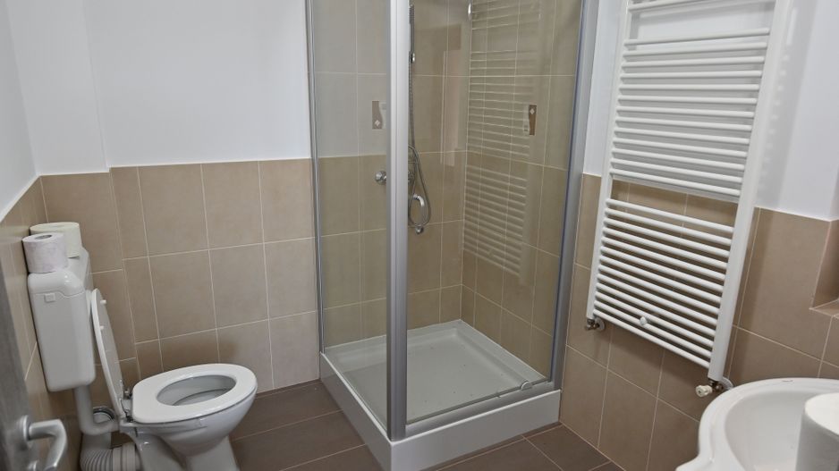 Casă / Vilă cu 4 camere de închiriat în zona Aradului - Poză 10