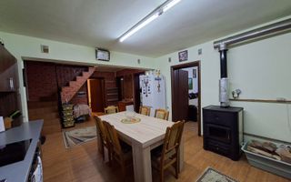 Casa 6 camere 2 bai curte 306 mp utili si parcare privata in Selimbar - Poză 2