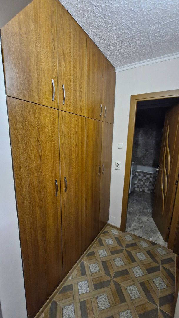 Vând apartament 3 camare - Poză 5