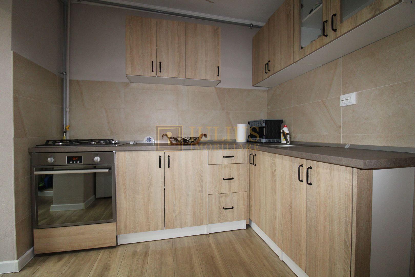 Aproape de Iulius Mall, 3 camere, centrala proprie - Poză 12