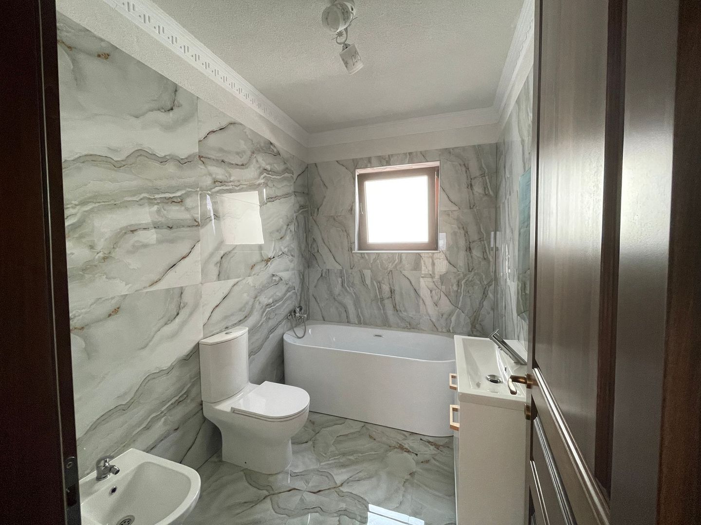 Casa individuala pe parter 160Mp -la asfalt-Ghiroda - Poză 10