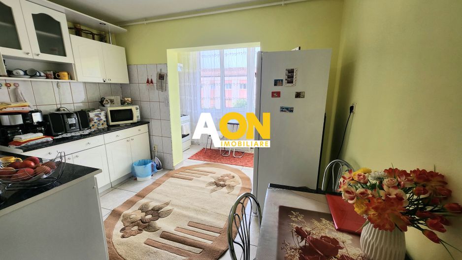 De vanzare apartament 3 camere, zona Cetate - Poză 5