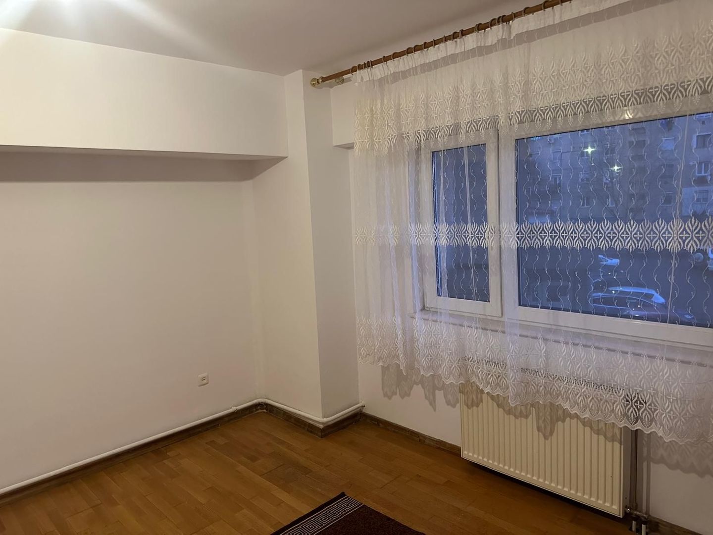 ageuropa.ro vinde apt. cu 4 cam. RENOVAT, 106mp, etaj 1 în zona SOARELUI. - Poză 5