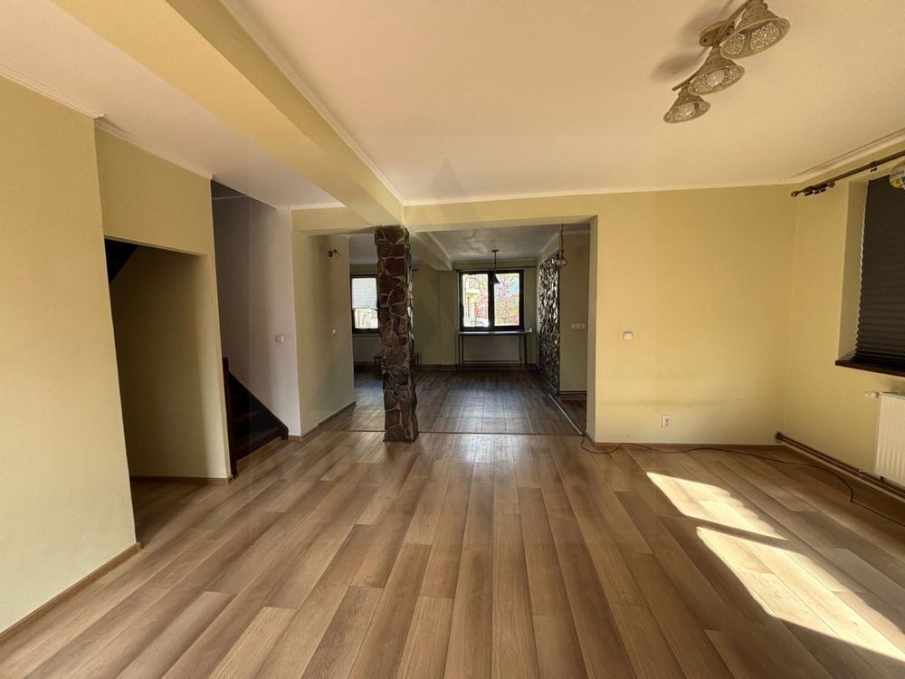 Casa 3 dormitoare curte de 300 mp utili garaj deschis Calea Surii Mici - Poză 2