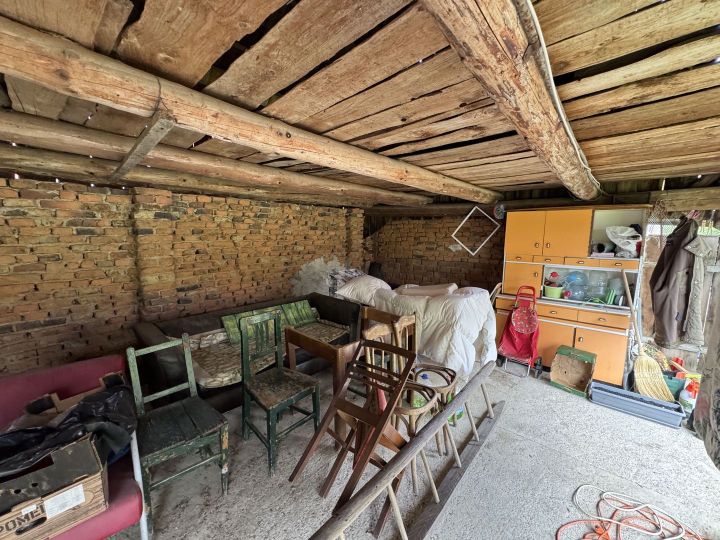 Casa individuala in Arpasu de Sus, teren mare, partial renovata - Poză 8