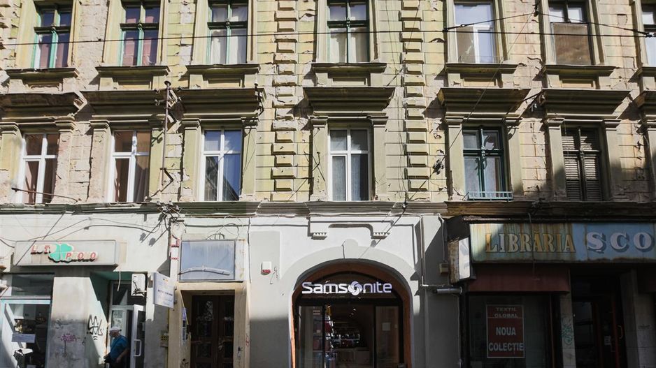 Sub mantia arhitecturala istorica a Cetatii Timisoarei, Spatiu comercial - Poză 32