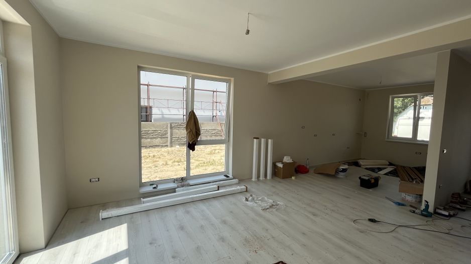 1/2 Duplex Utvin,4 Camere,2 Bai,Toate Utilitatile - Poză 4