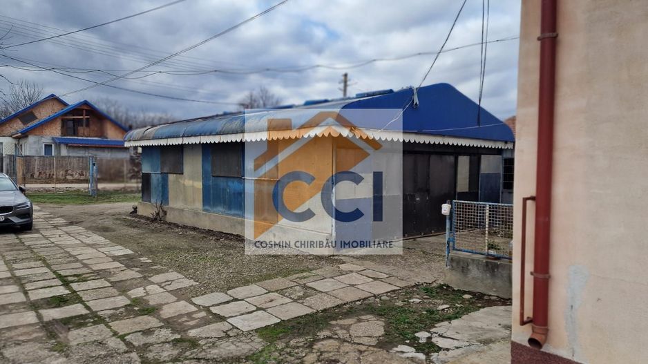 Se oferă spre vânzare / închiriere clădire cu spațiu comercial - Poză 17