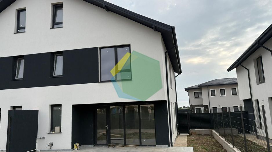 VILA DUPLEX DEOSEBITĂ | OTOPENI CENTRAL | CURTE GENEROASĂ - Poză 1