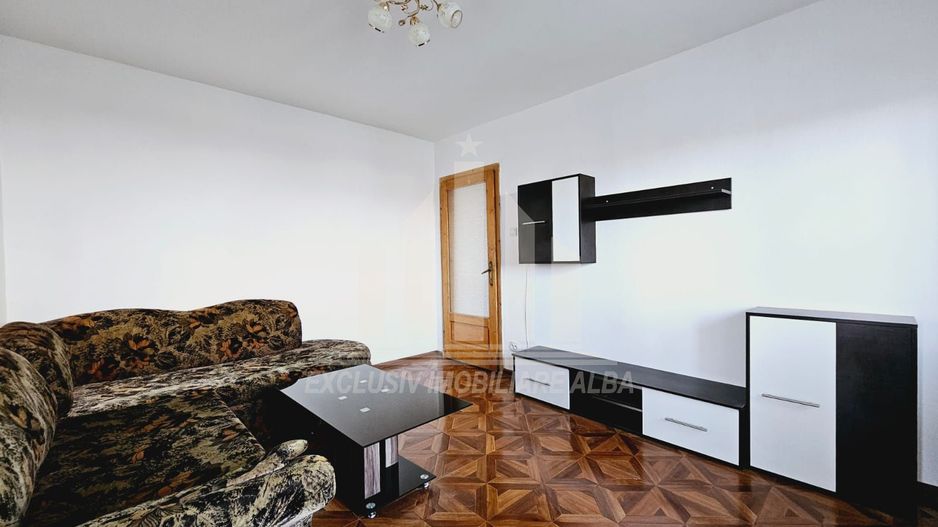 Apartament cu 4 camere de vanzare, Cetate - Poză 1
