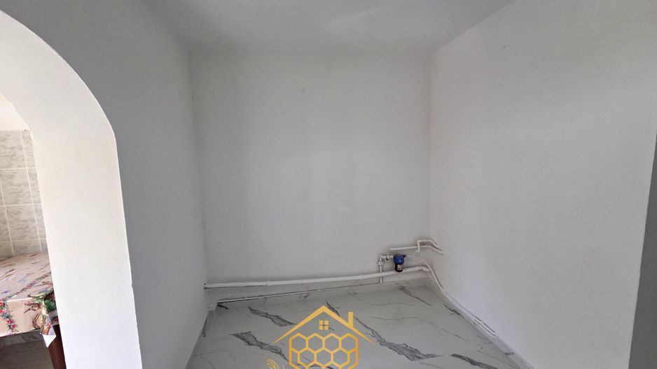 Apartament 3 Camere Decomandat - Spatios - in Zona 1 Mai - Poză 5
