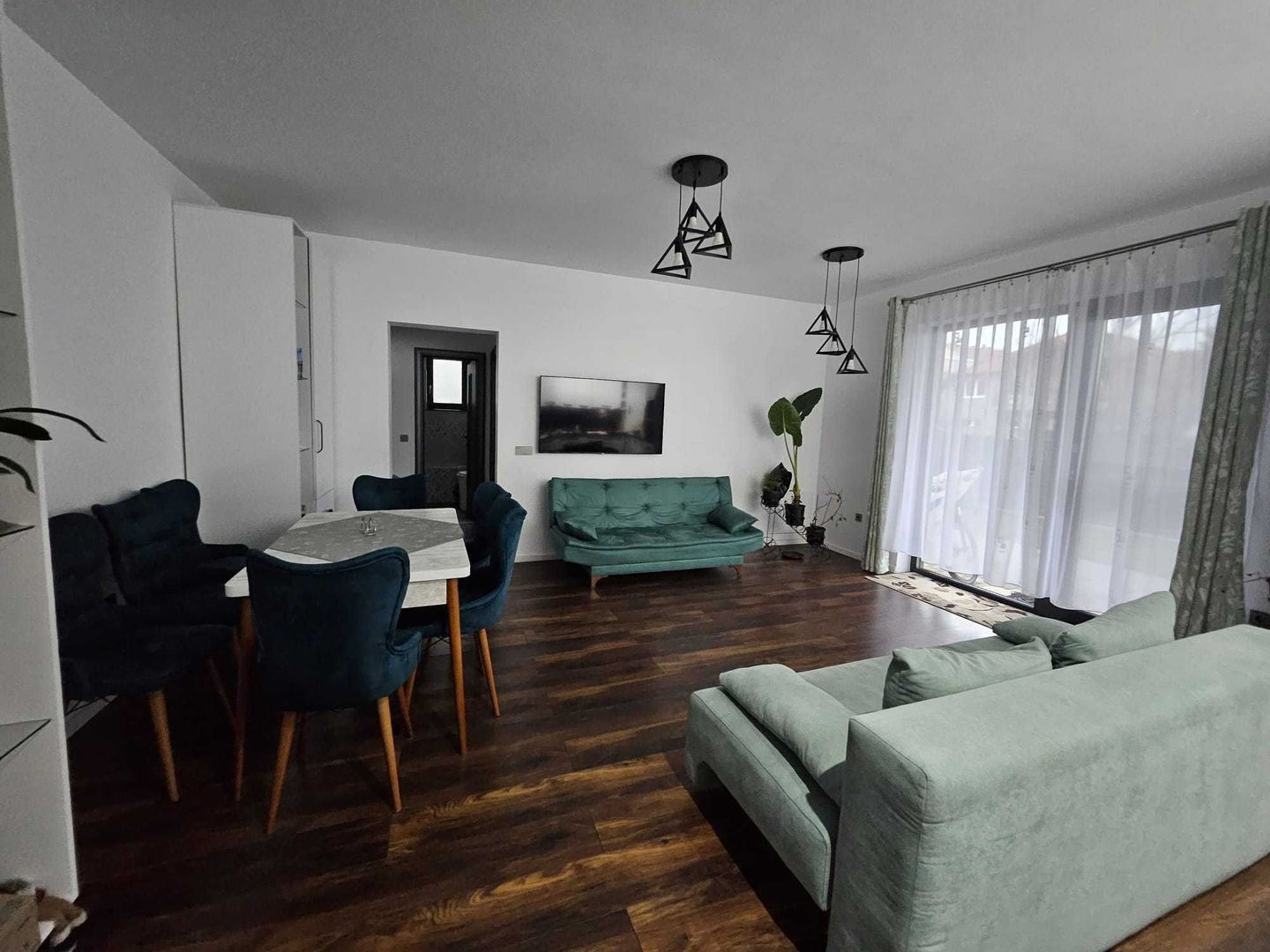 BRASADAS vinde ap 3 cam cu curte proprie in Carpati 2. - Poză 2