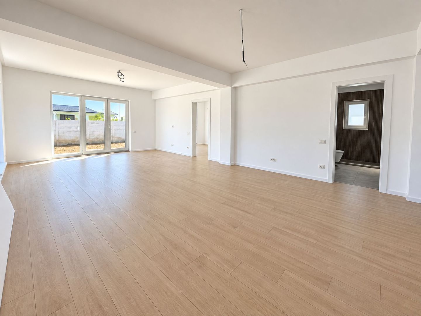 VILĂ INDIVIDUALĂ PE PARTER – 4 CAMERE, POMPĂ DE CĂLDURĂ, CURTE 160 MP - Poză 6