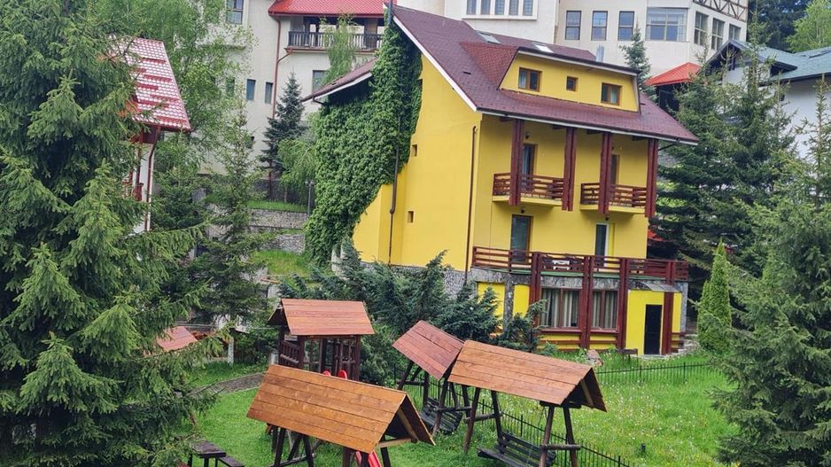 Casa ta de vacanta, imbratisata de natura,3 terase, parcare, Poiana Brasov - Poză 11