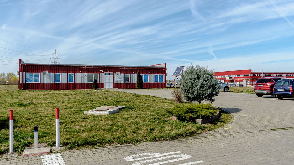 Clădire de birouri cu 12 parcări în incintă privată, UTA2, Arad - Poză 6