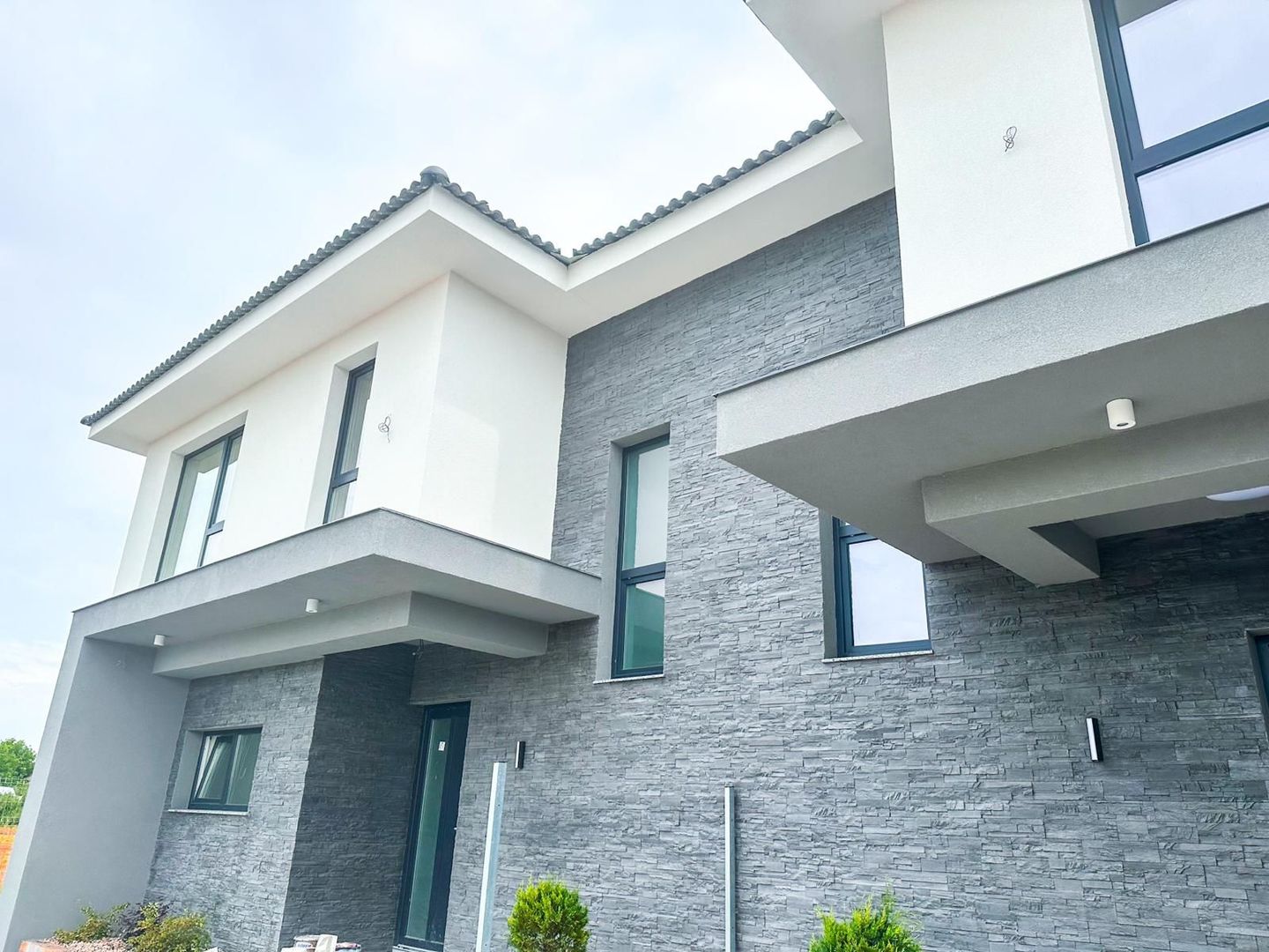 Duplex modern I 2 terase și grădină I Sacalaz - Poză 1