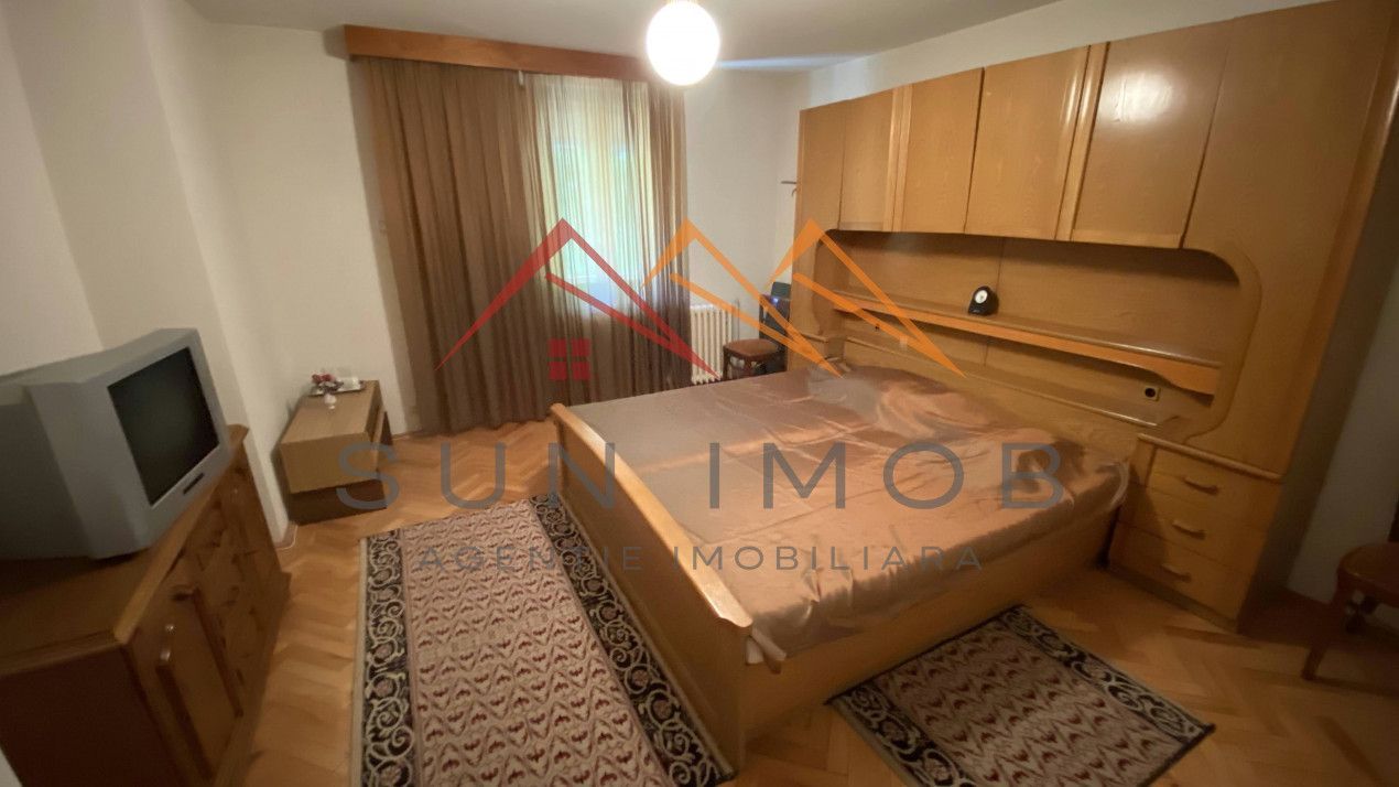 Vila de vanzare, teren 3100 mp, 7 camere, 6 grupuri sanitare, 3 CT, an 1997 - Poză 27