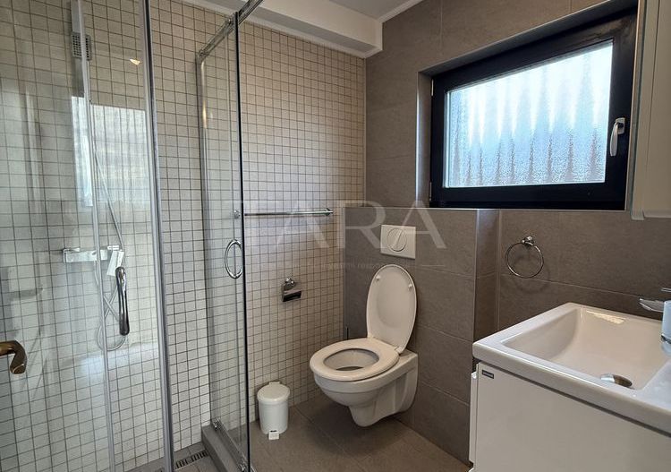 Duplex modern cu grădină amenajată în Europa - Poză 3