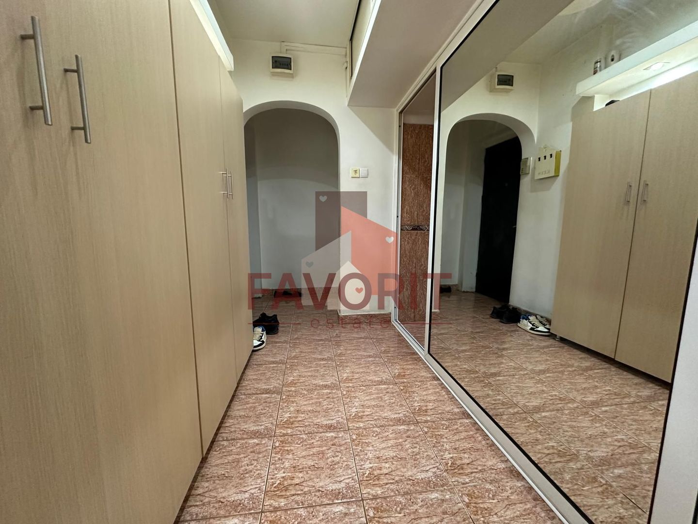 4 camere | etaj intermediar | centrala proprie | mobilat si utilat | boxa | - Poză 7