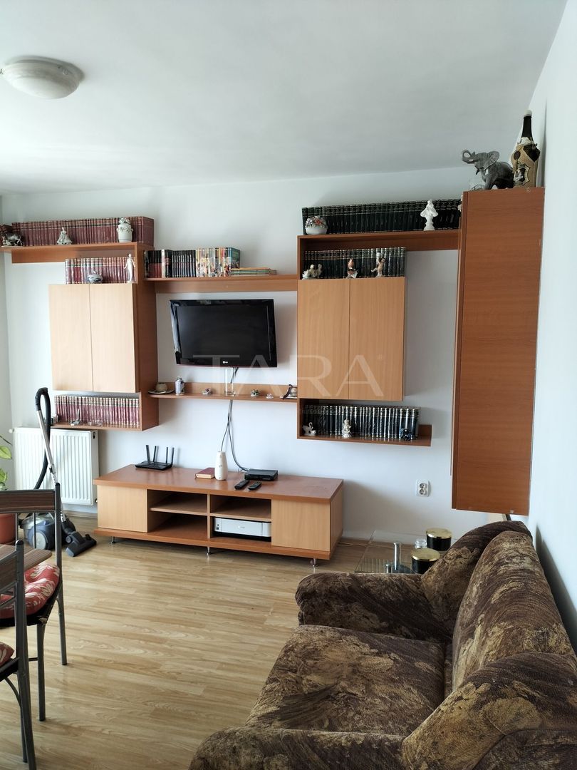 Vand apartament situat in Floresti - Poză 2