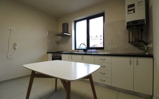 Casa Giroc, 4 camere, 2 bai, curte interioara. - Poză 6