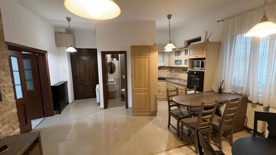 Apartament 3 camere, garaj si boxa - zona Centrala-Prefectura - Poză 2