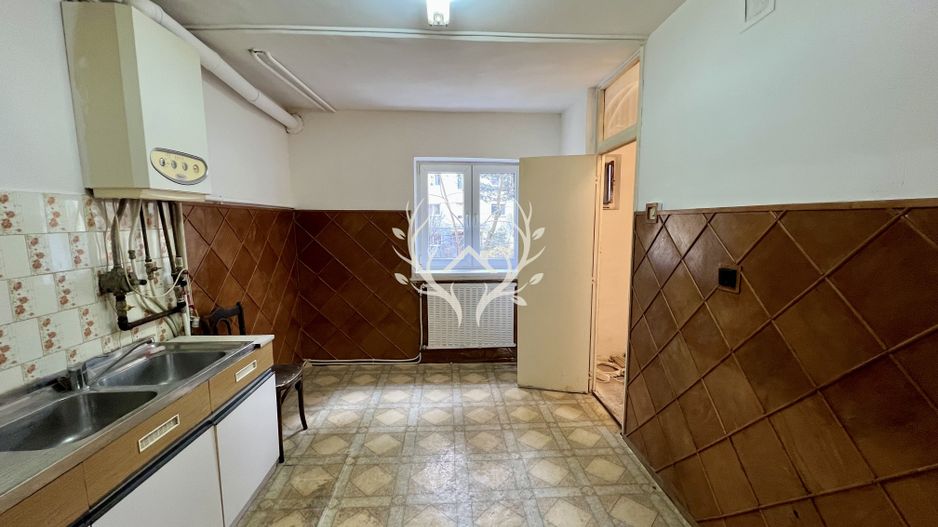 Apartament cu 3 camere, pregatit pentru renovare in Zorilor - Poză 4