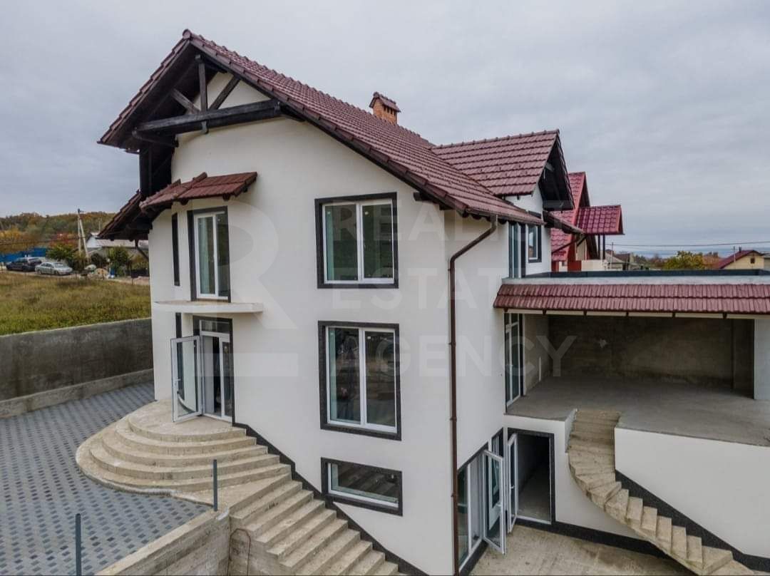 Vânzare, casă, 2 nivele, 260mp + 5 ari, strada Codrilor, Sociteni - Poză 2