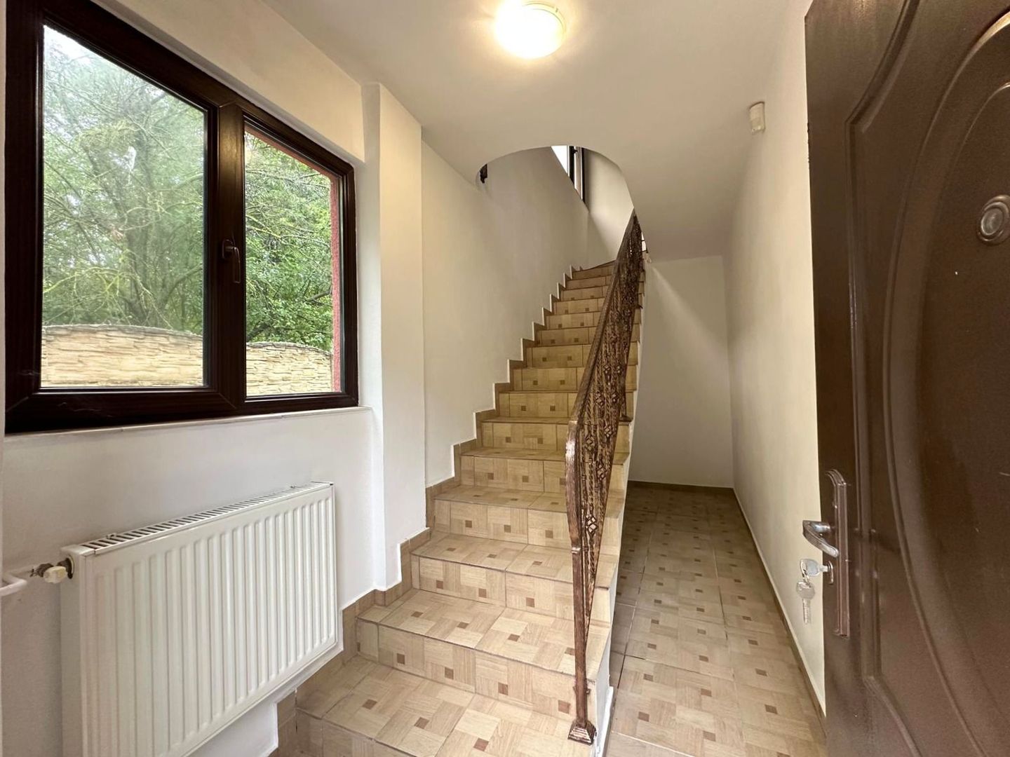 Inchiriere casă complet renovată cu 4 camere  Băneasa, Sector 1 - Poză 2