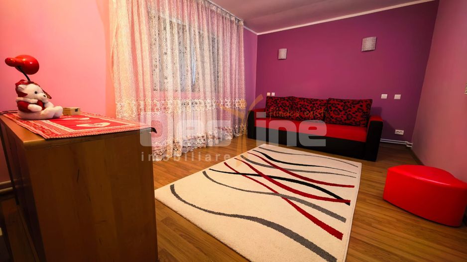 Vila cu etaj si mansarda, teren 7.200 mp, 1.550 mp intravilan - Poză 15