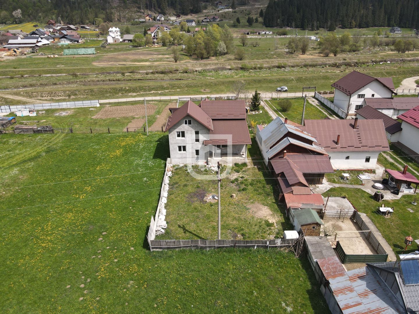 Casă 320 mp utili + 1143 mp teren, la roșu, Gura Humorului - Poză 4