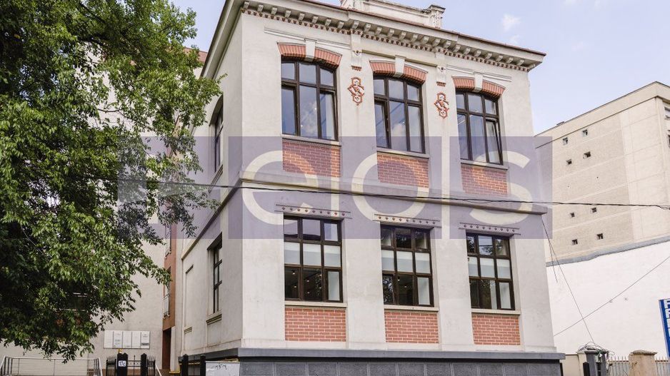 DE VÂNZARE VILA CONSOLIDATĂ ÎN PIAȚA VICTORIEI  | 187 MP | LOCURI DE PARCARE - Poză 9