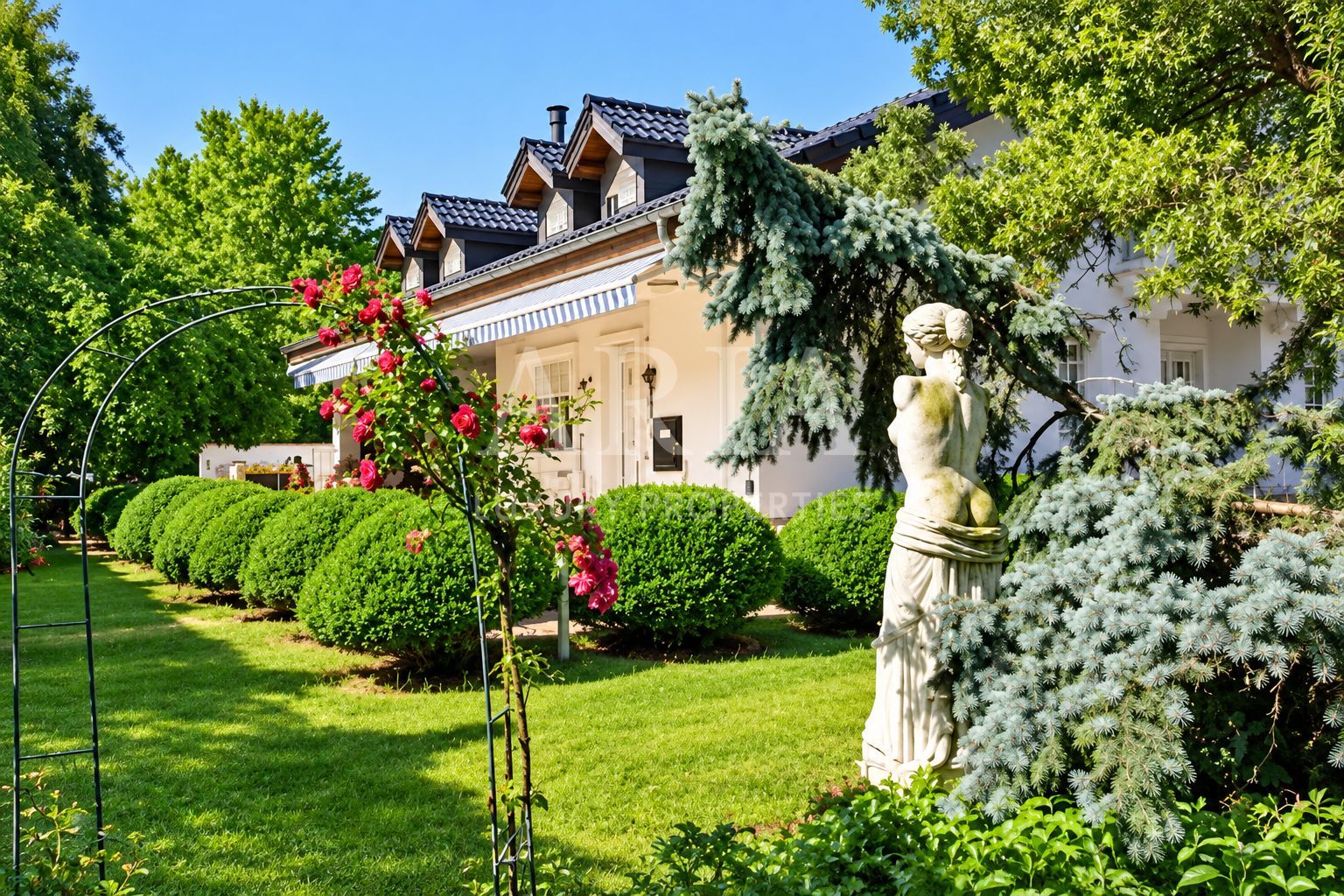 VILA LUX 2800MP GRADINA - Poză 1