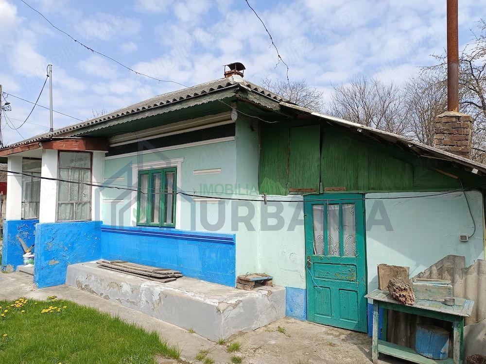 Casă tradițională cu teren generos în Oțeleni, județul Iași - Poză 2