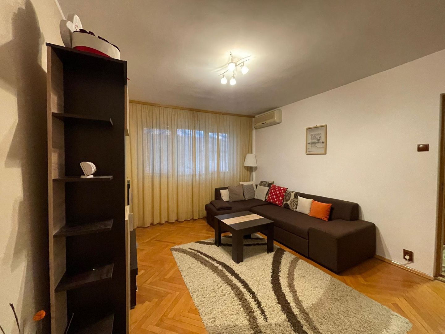 Apartament 3 camere, centrala proprie, zona excelenta! - Poză 2
