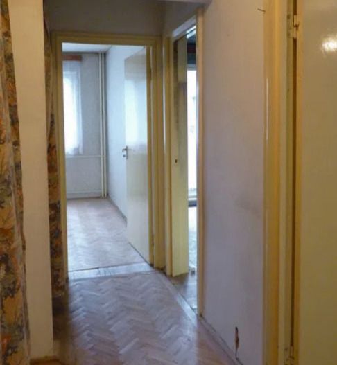 3 Camere în Astra Etaj 1 Vedere Liberă Necesită Renovare - Poză 5