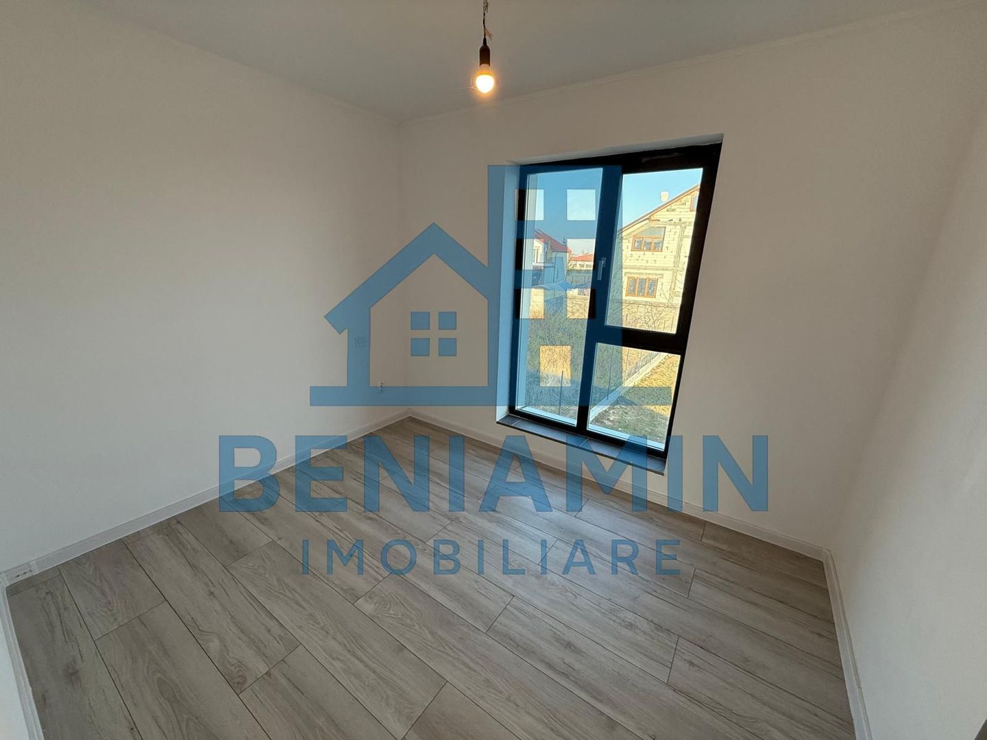 Casa Moderna-Lux-La cheie-Mobilata-Utilata-Model deosebit-Libera - Poză 9